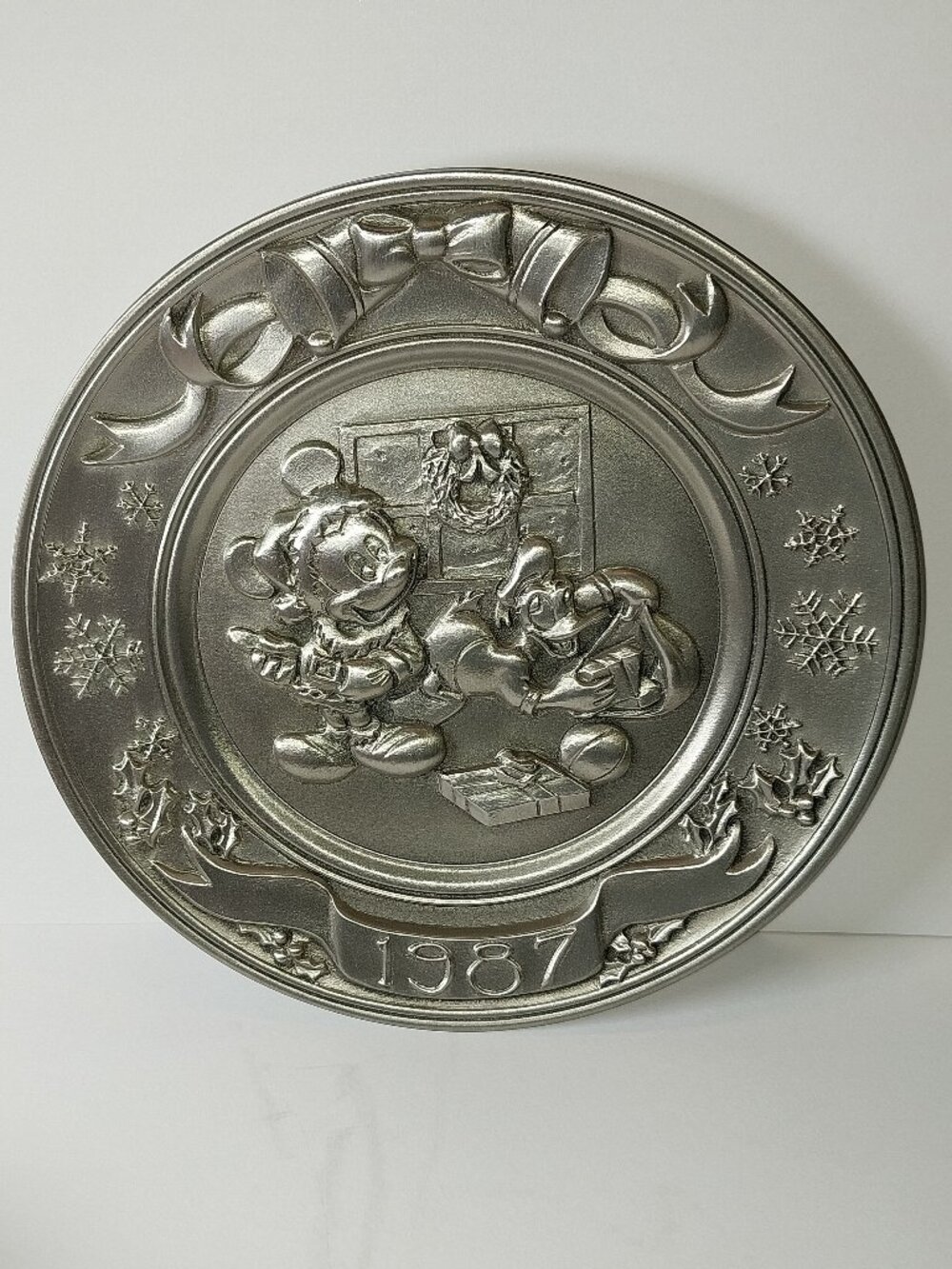Christmas Hudson Disney Pewter Plate "Jolly Old Saint Mick" 1987